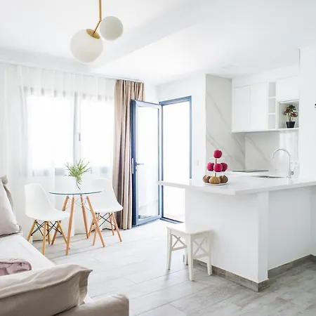 Studio Lirio Seaview By Holidays Κοραλέχο